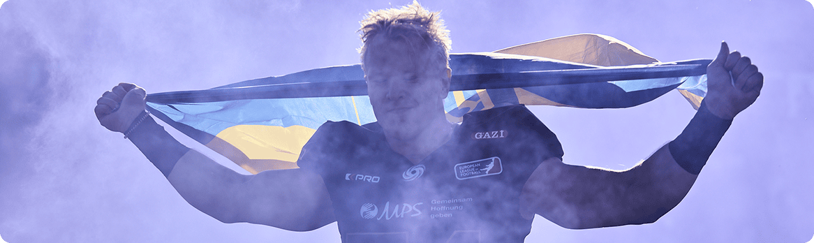 Glücklicher Spieler der Frankfurt Galaxy beim Einzug in die Arena